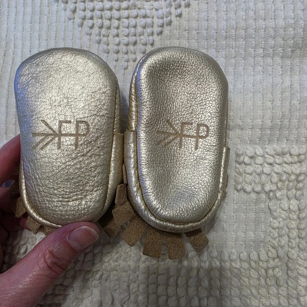 Freshly Picked Gold Tone Moccasins Shoes Baby Size 1 Hippie Baby